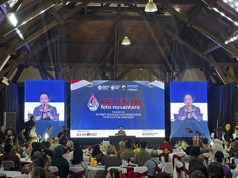 Megawati Soekarnoputri menyampaikan sambutan dalam pameran foto Guntur Soekarnoputra di Galeri Nasional, Jakarta Pusat, Sabtu (7/6/2025). Foto: Rayyan Farhansyah/kumparan