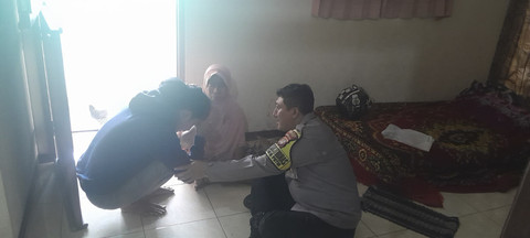 Pria di Ciputat, Tangerang Selatan, melempar ibunya sendiri dengan pot. Foto: Istimewa
