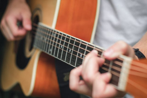 Ilustrasi Kunci Gitar Sebuah Kisah Klasik. Sumber: Pexels/Ashford Marx