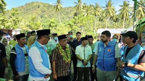 Bupati Bolmong, Yusra Alhabsyi, berdialog dengan Syekh Yusaf Bogan, perwakilan Pemerintah Turki.
