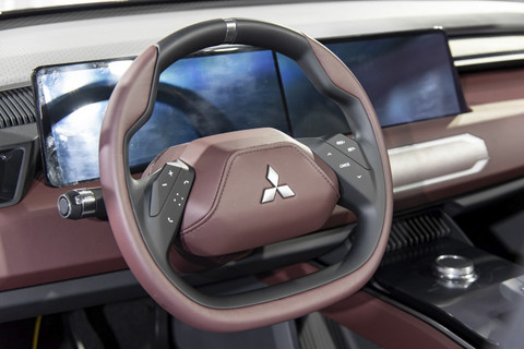 Detail eksterior dan interior Mitsubishi DST Concept yang tampil di Vietnam. Foto: Dok. AutoPro Vietnam