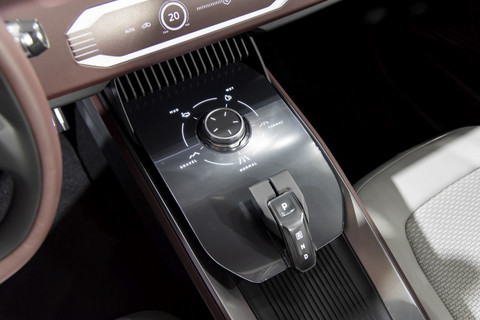 Detail eksterior dan interior Mitsubishi DST Concept yang tampil di Vietnam. Foto: Dok. AutoPro Vietnam