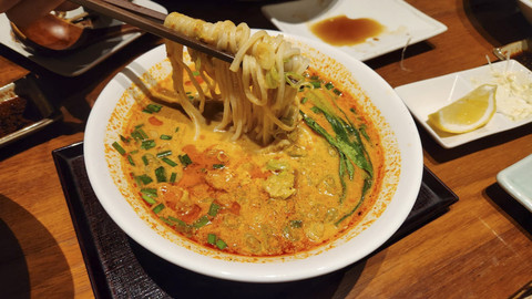 Hidangan tantanmen ramen di Chidori, Mangkuluhur ARTOTEL Suites, Jakarta (27/5/2025). Foto: Azalia Amadea/kumparan