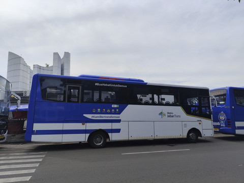 Metro Jabar Trans Koridor 5: Dipatiukur-Jatinangor, Kota Bandung, Jawa Barat, Senin (9/6/2025). Foto: Alya Zahra/kumparan 