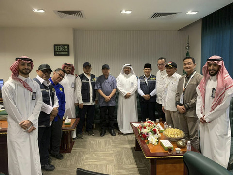 Menhub Dudy Purwagandhi saat pertemuan antara Anggota Amirul Hajj Indonesia 2025 dengan Otoritas Bandara Taif International Airport di Makkah, Arab Saudi, Minggu (8/6/2025). Foto: Dok. Istimewa