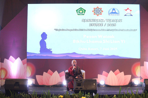 Peringatan Hari Tri Suci Waisak 2569 BE/2025 dengan tema 