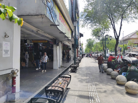 Suasana kawasan Malioboro, Kota Yogyakarta pada Senin (9/6/2025). Foto: Arfiansyah Panji Purnandaru/kumparan