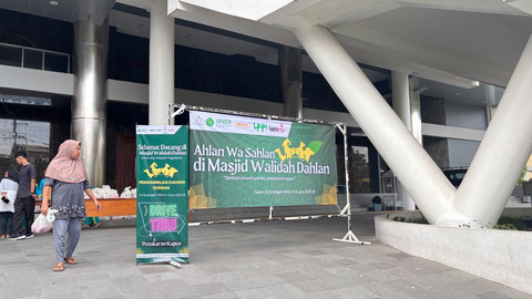 Pengambilan daging kurban di Masjid Walidah Dahlan UNISA Yogyakarta, Senin (9/6). Foto: Stephanie/Pandangan Jogja