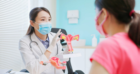 Melihat angka endometriosis yang tinggi, WHO berkomitmen untuk menekan dan memastikan perempuan di dunia sehat. Foto: Shutterstock