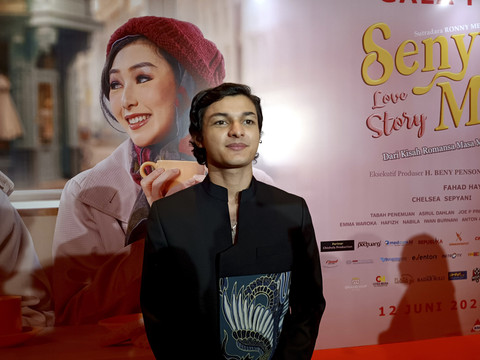 Fahad Haydra dalam Gala premiere film Senyum Manies Love Story, XXI Epicentrum, Senin (9/6/2025). Foto: Giovanni/kumparan