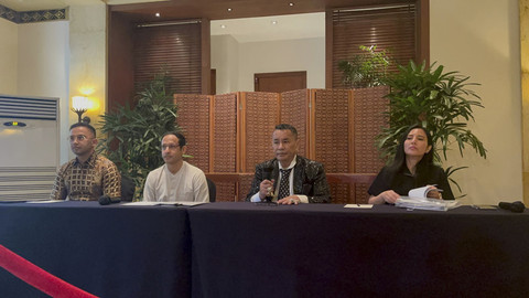 Konferensi pers Mantan Mendikbudristek Nadiem Makarim bersama kuasa hukum Hotman Paris Hutapea di The Darmawangsa Jakarta, Jakar... </div>
<div class=