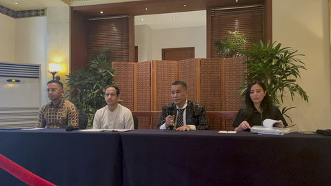 Konferensi pers Mantan Mendikbudristek Nadiem Makarim bersama kuasa hukum Hotman Paris Hutapea di The Darmawangsa Jakarta, Jakarta Selatan pada Selasa (10/6/2025). Foto: Nasywa Athifah/kumparan