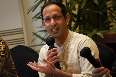 Mantan Menteri Pendidikan, Kebudayaan, Riset, dan Teknologi (Mendikbudristek) Nadiem Makarim menjawab pertanyaan wartawan terkait isu pengadaan chromebook di Jakarta, Selasa (10/6/2025). Foto: I GEDE FERLIAN SEPTA WAHYUSA/ANTARA FOTO