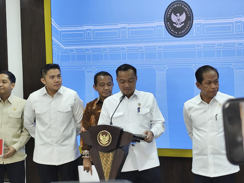 Konpers Menteri Sekretaris Negara Prasetyo Hadi bersama Menteri ESDM Bahlil Lahadalia, Menteri Kehutanan Raja Juli Antoni, Menteri LH Hanif Faisol, dan Seskab Teddy Indra Wijaya soal tambang nikel Raja Ampat di Kantor Presiden, Jakarta, Selasa (10/6) Foto: Luthfi Humam/kumparan