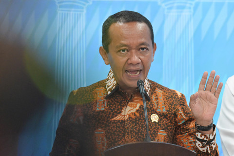 Menteri Energi dan Sumber Daya Mineral (ESDM) Bahlil Lahadalia menyampaikan keterangan terkait izin tambang nikel Kepulauan Raja Ampat di Kantor Kepresidenan, Jakarta, Selasa (10/6/2025). Foto: ANTARA FOTO/Aditya Pradana Putra