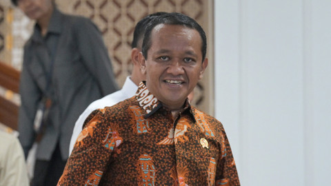 Menteri Energi dan Sumber Daya Mineral (ESDM) Bahlil Lahadalia bersiap menyampaikan keterangan terkait izin tambang nikel Kepulauan Raja Ampat di Kantor Kepresidenan, Jakarta, Selasa (10/6/2025). Foto: ANTARA FOTO/Aditya Pradana Putra