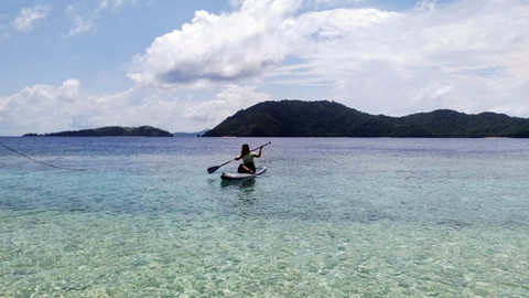 Suasana pesisir di pulau Nitu Desa Para Lelle, Kabupaten Kepulauan Sangihe.
