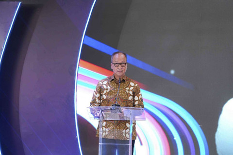 Menperin Agus Gumiwang Kartasasmita pada Pembukaan Pabrik Baru PT Daimler Commercial Vehicles Manufacturing Indonesia (PT DCVMI) di Kawasan Industri Delta Silicon 8, Cikarang, Jawa Barat, Selasa (10/6/2025). Foto: Kemenperin