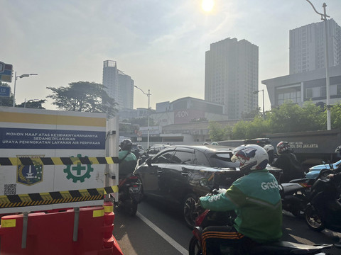 Suasana macet parah yang terjadi di Jl. TB Simatupang, Jakarta Selatan imbas proyek galian PDAM, Rabu (11/6/2025). Foto: Nasywa Athifah/kumparan