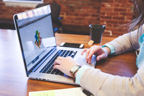 Ilustrasi cara melihat pengumuman penmaba unj - Sumber: pixabay.com/startupstockphotos