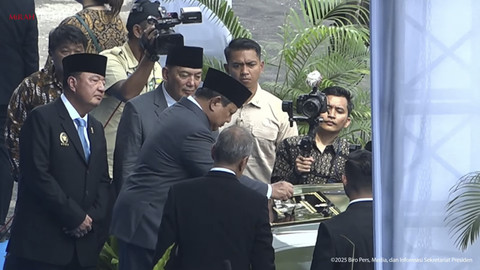 Presiden RI Prabowo Subianto meluncurkan mobil mv3 EV bernama Pandu di Jakarta, Rabu (11/6/2025). Foto: YouTube/Sekretariat Presiden