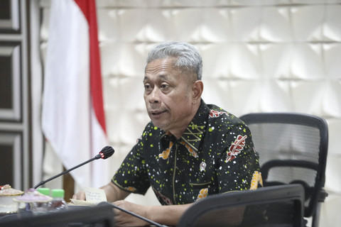 Wakil Menteri Sosial RI Agus Jabo Priyono membuka kegiatan zoom meeting persiapan pembukaan Sekolah Rakyat di kantor Kemensos, Jakarta, Selasa (10/6/2025). Foto: Kemensos RI