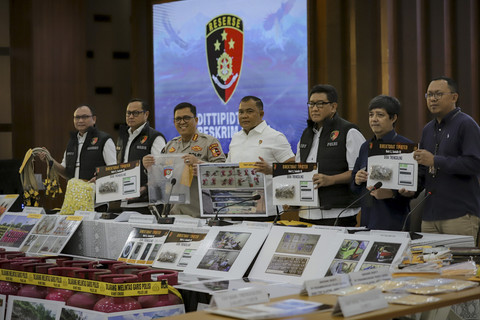 Konferensi pers Dittipidter Bareskrim Polri terkait tindak pidana penyalahgunaan gas bersubsidi, penyalahgunaan BBM bersubsidi, pemanfaatan bagian tubuh satwa dilindungi dan penambangan pasir ilegal di Bareskrim Polri, Jakarta, Rabu (11/6/2025). Foto: Jamal Ramadhan/kumparan
