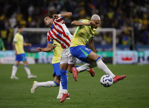Pemain Brasil Richarlison beraksi dengan p... </div>
<div class=