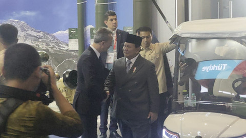 Presiden RI Prabowo Subianto di stan turki pameran Indodefence2024 di Kemayoran, Jakarta Pusat, Rabu (11/6/2025). Foto: Rayyan Farhansyah/kumparan