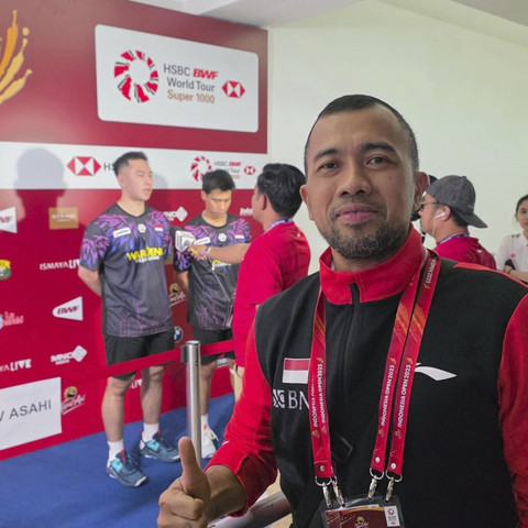 Bos Waroeng Steak, Jody Broto, beri apresiasi ke Sabar/Reza. Foto: Dok. Pribadi