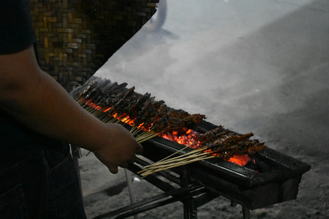Ilustrasi Tips Bikin Sate Kambing yang Empuk. Sumber: Unsplash/Eka P. Amdela
