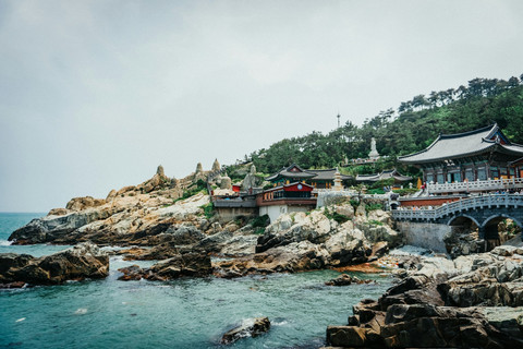 Ilustrasi Kapan Taehyung Wamil. Sumber: Unsplash/Thomas Roger Lux