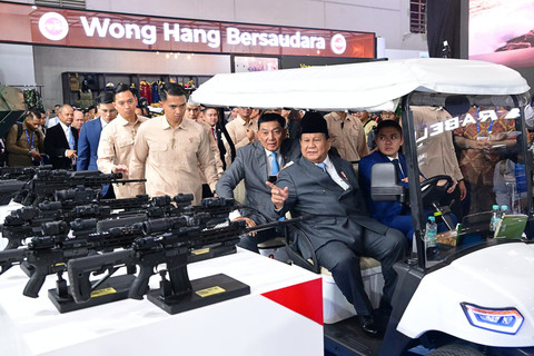 Presiden Prabowo Subianto meninjau berbagai stan saat menghadiri pameran Indo Defence Expo dan Forum di JIExpo Kemayoran, Jakarta, Rabu (11/6/2025).
Foto: Muchlis Jr/Biro Pers Sekretariat Presiden
