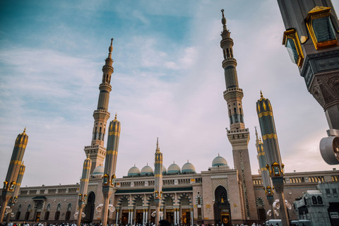 Ilustrasi Masjid Nabawi Dibangun dengan Indah dan Menarik karena Memiliki Unsur. Sumber: Unsplash/Yasmine Arfaoui