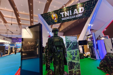 Stan TNI AD selama pameran Indo Defence Expo & Forum 2025 di JIExpo Kemayoran, Jakarta Pusat, Rabu (11/6/2025).  Foto: Rayyan Farhansyah/kumparan