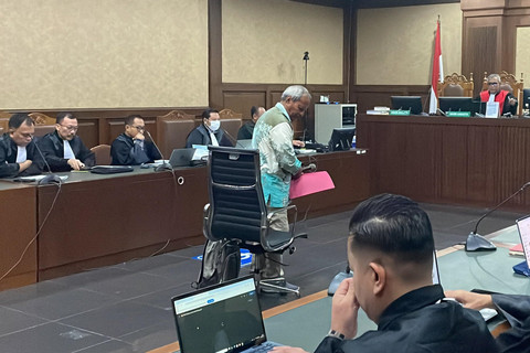 Dosen Fakultas Ilmu Pengetahuan Budaya UI Frans Asisi Datang menjadi ahli dalam persidangan lanjutan kasus dugaan suap dan perintangan penyidikan Harun Masiku, yang menjerat Sekjen PDIP Hasto Kristiyanto di Pengadilan Tipikor Jakarta, Kamis (12/6). Foto: Fadhil Pramudya/kumparan