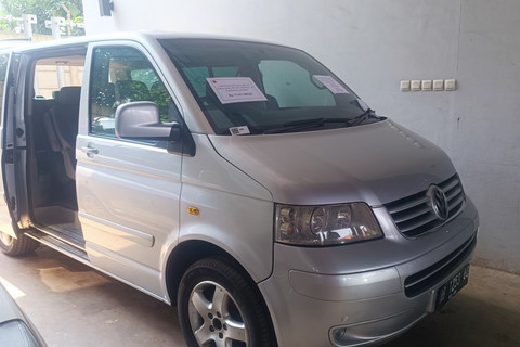 Penampakan mobil VW Caravelle milik Rafael Alun Trisambodo yang laku dilelang KPK di Gedung RUPBASAN KPK, Cawang, Jaktim, Kamis (12/6/2025). Foto: Thomas Bosco/kumparan