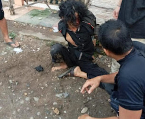 Pelaku berinsial AG babak belur saat ditangkap warga. (ist)