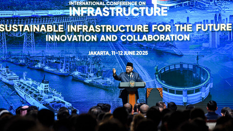 Presiden Prabowo Subianto menyampaikan paparannya pada International Conference on Infrastructure (ICI) 2025 di JICC, Senayan, Jakarta, Kamis (12/6/2025). Foto: ANTARA FOTO/Muhammad Adimaja