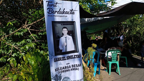 Suasana rumah duka Gabriel Sineleyan, pasien yang meninggal akibat tak kunjung mendapatkan tindakan operasi dari pihak RSUP Prof R D Kandou dengan alasan alat medis rusak.