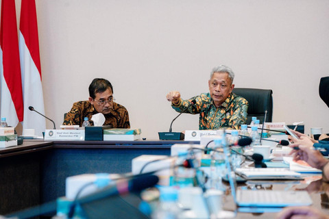 Wamensos Agus Jabo Priyono dalam Rapat Koordinasi Pembahasan Urgensi Regulasi Pemanfaatan Dana CSR dan Filantropi dalam Pemberdayaan Masyarakat di kantor Kemeko PM, Kamis (12/6). Foto: Dok. Kemensos