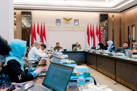 Wamensos Agus Jabo Priyono dalam Rapat Koordinasi Pembahasan Urgensi Regulasi Pemanfaatan Dana CSR dan Filantropi dalam Pemberdayaan Masyarakat di kantor Kemeko PM, Kamis (12/6). Foto: Dok. Kemensos