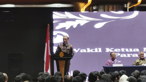Ketua Mahkamah Agung, Sunarto, saat memberikan pembinaan bagi para hakim yang baru dilantik di Hotel Grand Mercure Harmoni, Jakarta Pusat, Jumat (13/6/2025). Foto: Jonathan Devin/kumparan