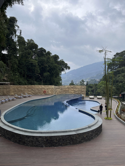 Kolam renang di Plataran Puncak Foto: DN. Mustika Sari/kumparan