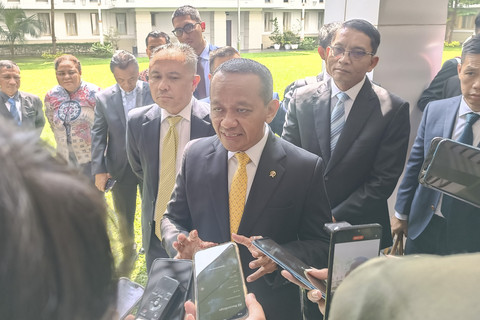 Menteri ESDM Bahlil Lahadalia, saat ditemui wartawan di kantornya, Jakarta, Jumat (13/6/2025). Foto: Muhammad Fhandra Hardiyon/kumparan