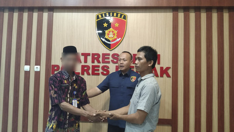 Mediasi antara guru dengan orang tua murid di Polres Demak. Foto: Dok. Istimewa