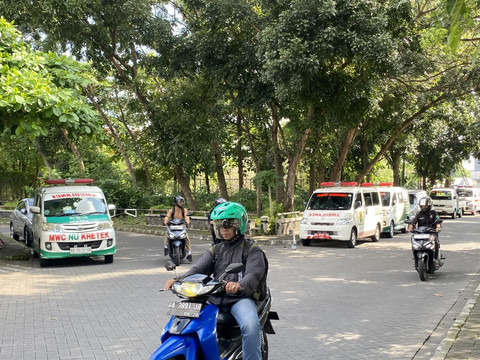 Deretan ambulans yang parkir di Pogung Kidul, Sleman. Foto: Pandangan Jogja/Resti Damayanti