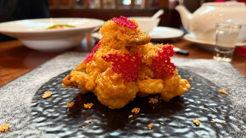 wok fried garlic butter prawn with cheese 'Twelve' di Menteng, Jakarta. Foto: Azalia Amadea/Kumparan