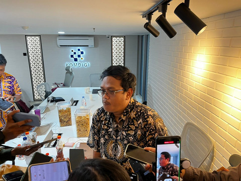 Marroli J. Indarto, Direktur Kemitraan Komunikasi Lembaga dan Kehumasan saat diwawancarai di Kantor Komdigi, Jakarta Pusat, Jumat (13/6). Foto: Rayyan Farhansyah/kumparan