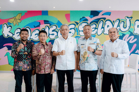 Wamensos Agus Jabo Priyono menerima kunjungan Bupati Tulungagung Gatut Sunu Wibowo beserta rombongan di Kantor Kemensos, Jumat (13/6/2025). Foto: Dok. Kemensos